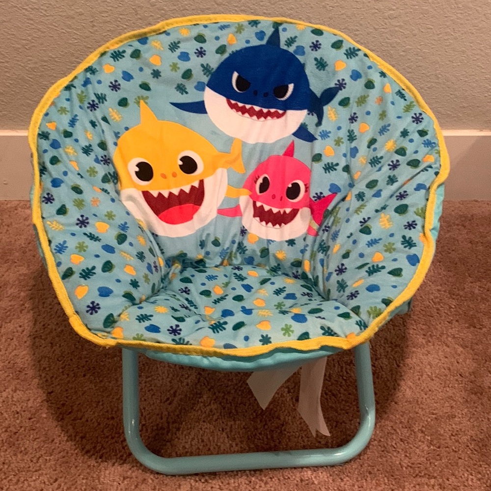 Baby Shark toddler folding chair